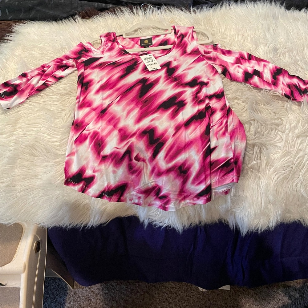 J M Collection. Lovely cold shoulder blouse.